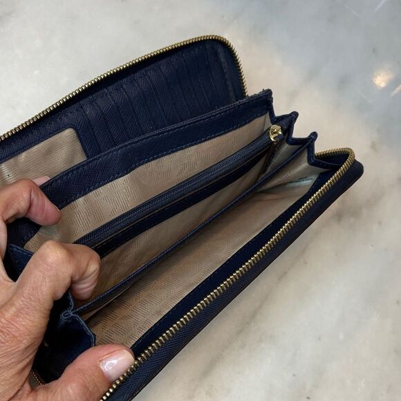 Michael Kors Saffiano Leather Full Zip Jet Set Continental Wallet - Picture 15 of 16